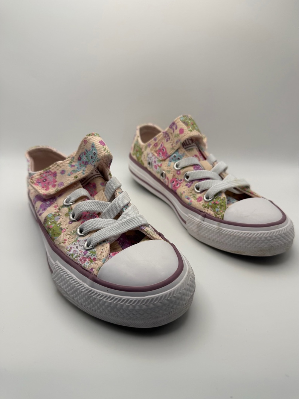 Girls Floral Low-Top Canvas Sneakers with Hook-and-Loop Strap - Pink